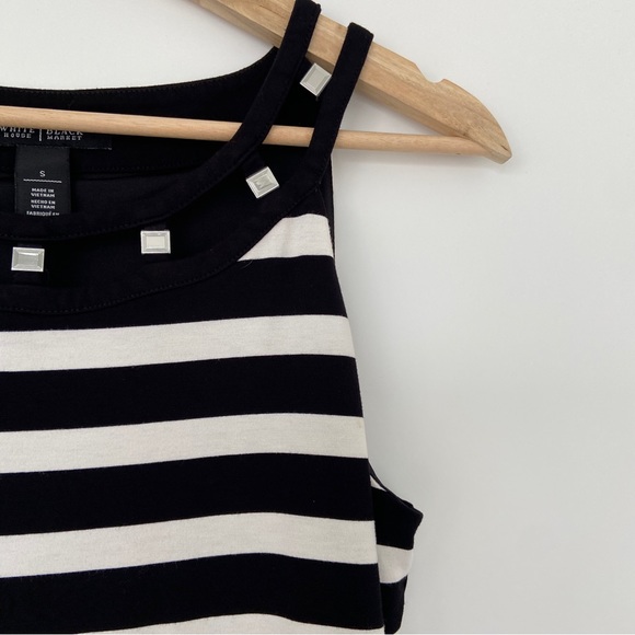 WHITE HOUSE BLACK MARKET BLACK/WHITE STRIPED DRESS W/ METAL/CUTOUT NECKLINE, S - Picture 5 of 10